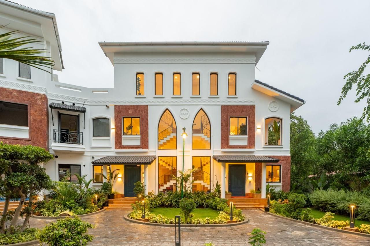 ELIVAAS 4 BHK with Pvt Pool & Garden - Laguna Quest