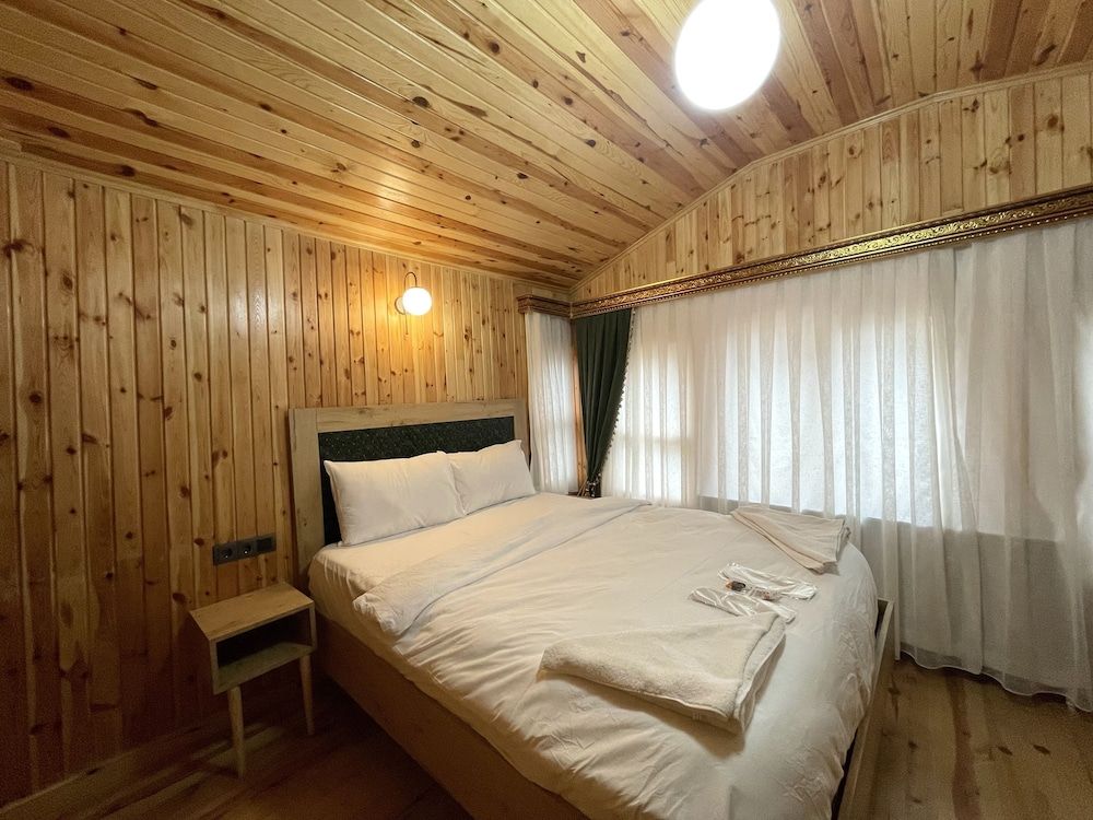 Basic Room, 1 Queen Bed, Non Smoking