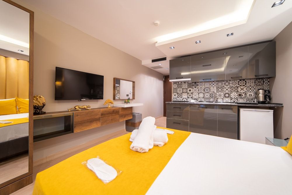 Junior Studio Suite