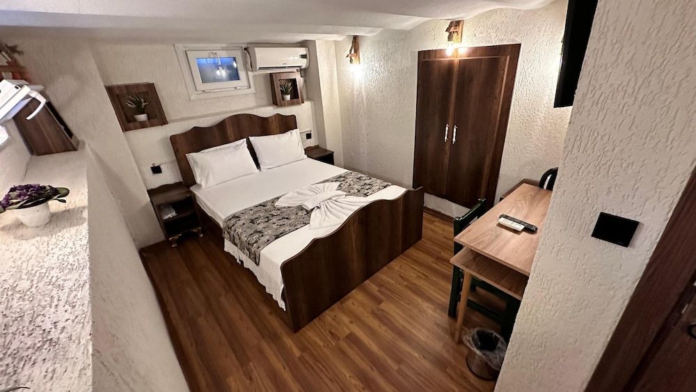 Economy Room