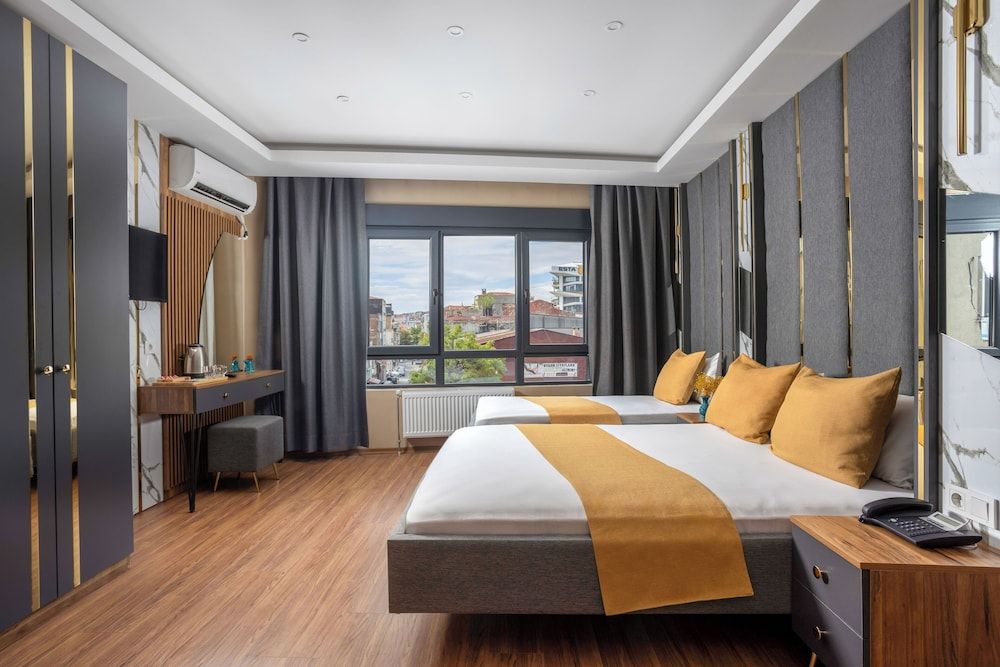 City Triple Room