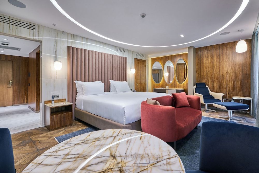 Luxury Suite