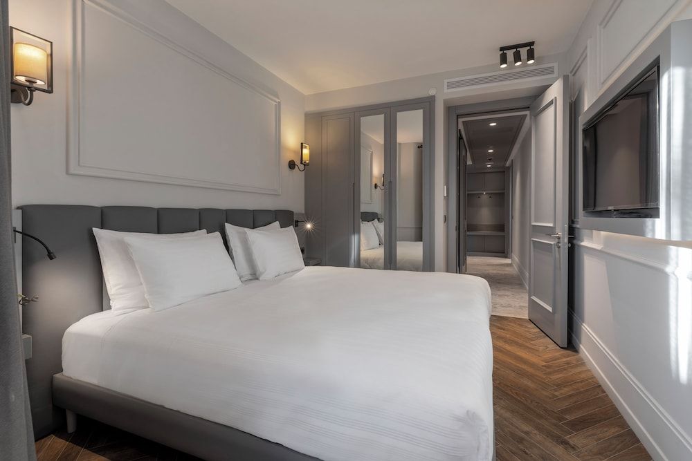 Family Suite, Multiple Beds, City View