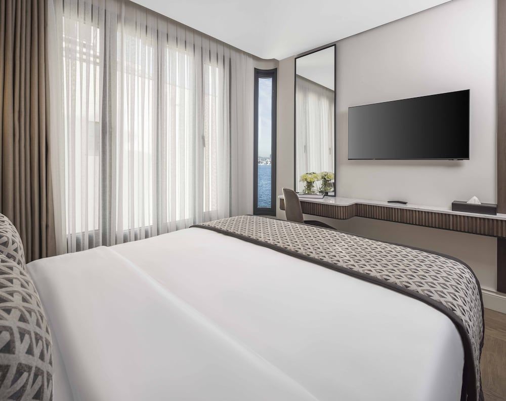 Deluxe Double Room, Partial Sea View