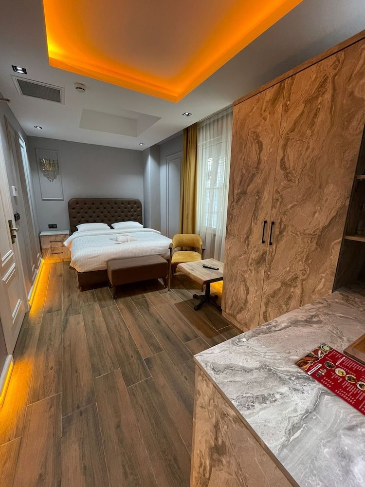 Economy Room