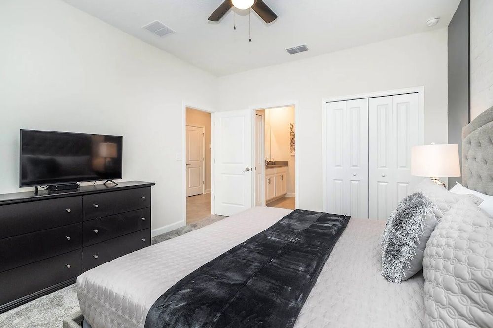 House, Multiple Bedrooms