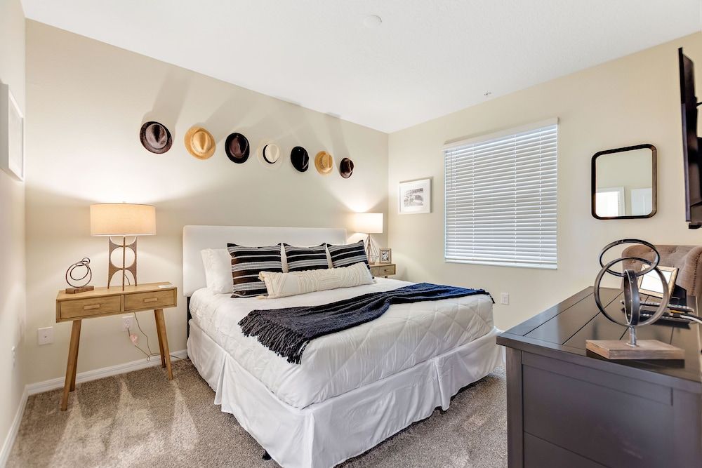 Condo (Mad Hatter @ Storey Lake by Shine Vil)