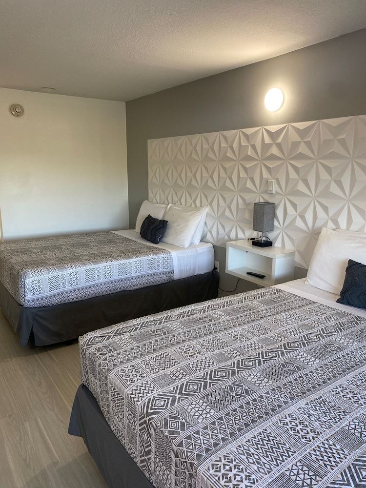 A & S Vacation Rooms Comfort Room, 2 Queen Beds, Non Smoking, Pool Access 12