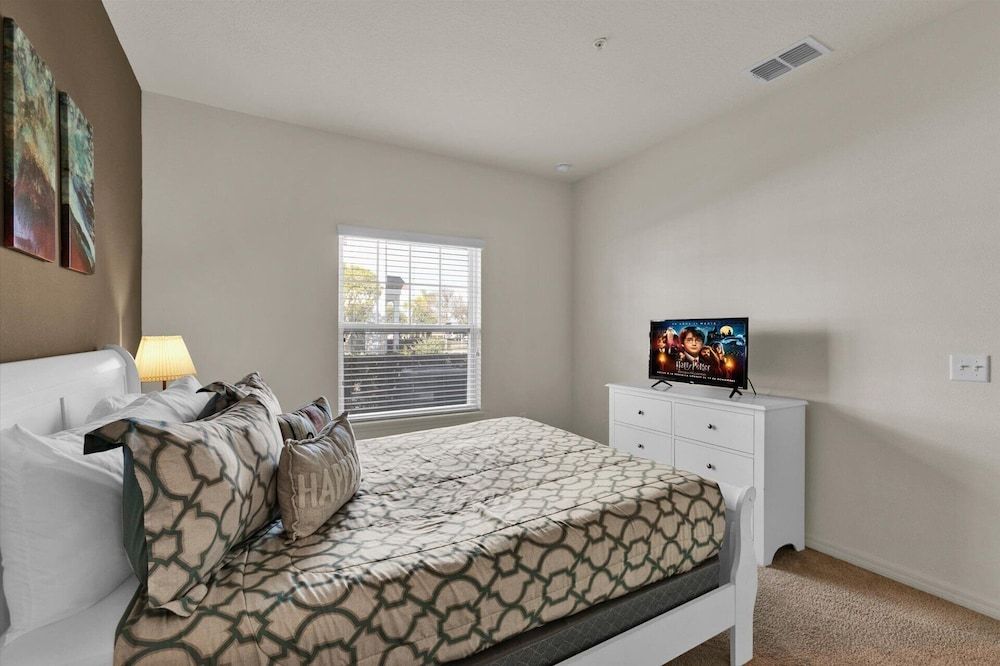 House, Multiple Beds, Hot Tub (GDL3206)