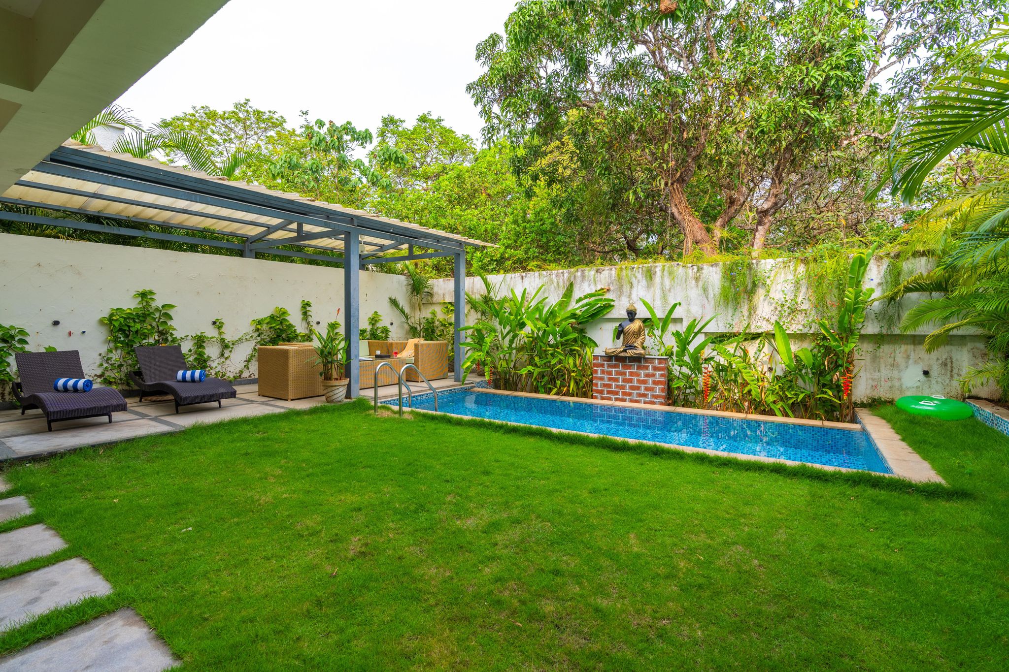 ELIVAAS 3 BHK with Pvt Pool - Azalea