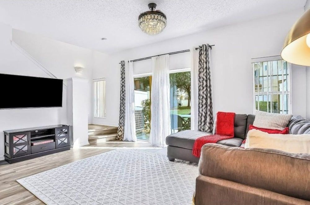 Central to all the fun Disney Townhome, 3 Bedrooms, Kitchen, Courtyard View 7