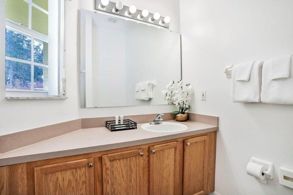 Central to all the fun Disney Townhome, 3 Bedrooms, Kitchen, Courtyard View 10