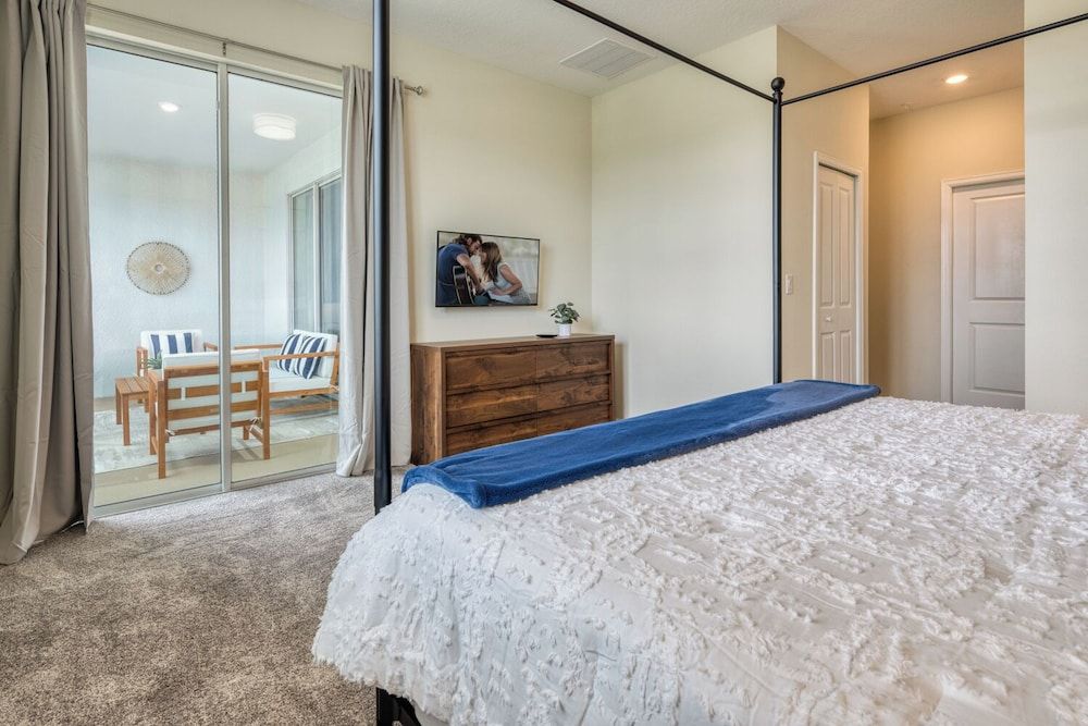 Family Apartment, Balcony