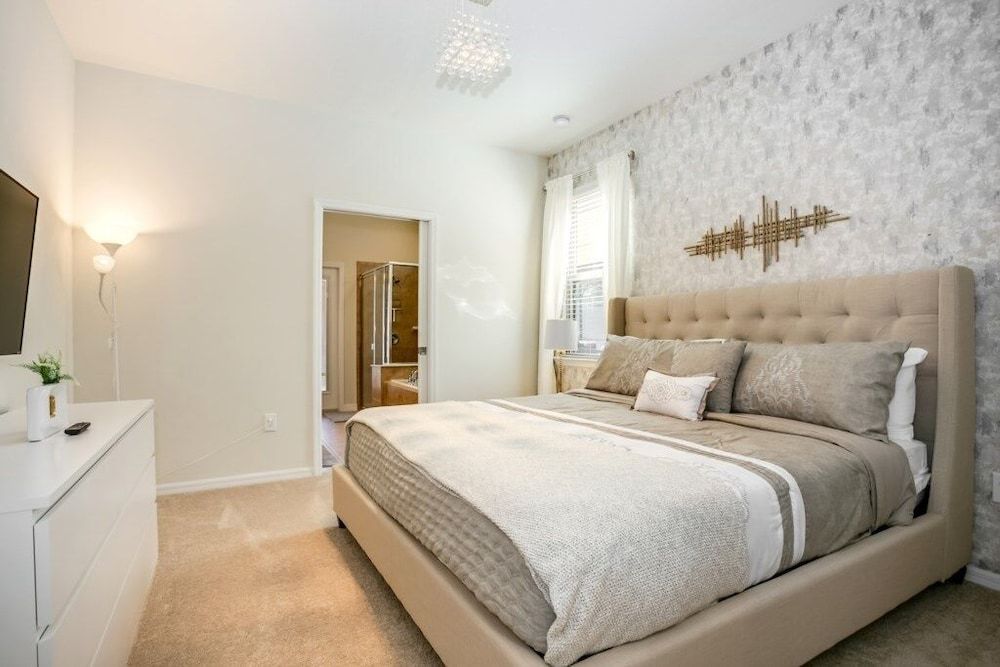 House, 6 Bedrooms