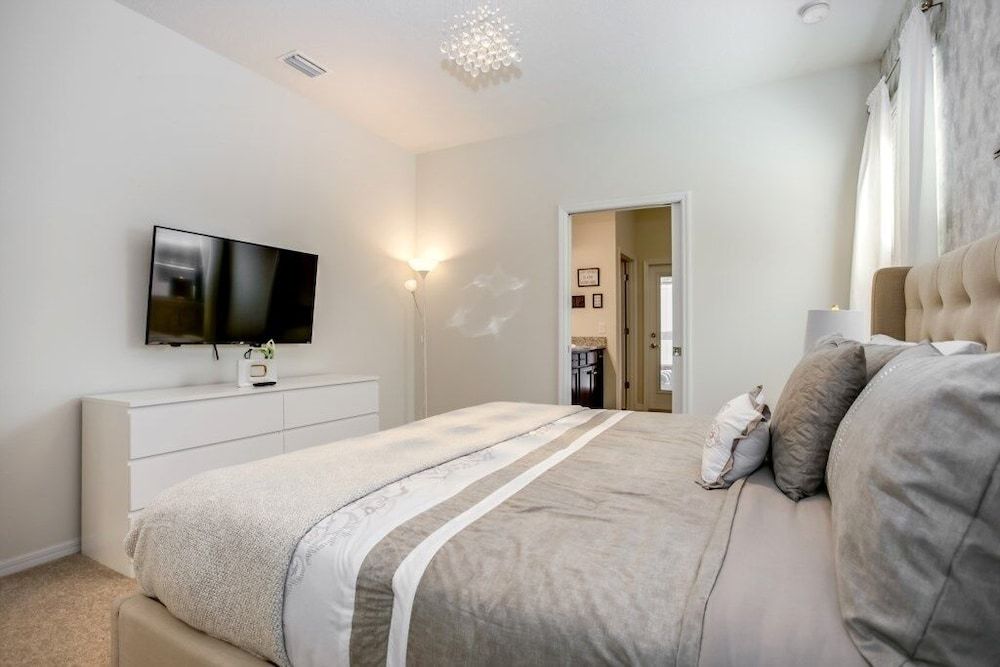 House, 6 Bedrooms
