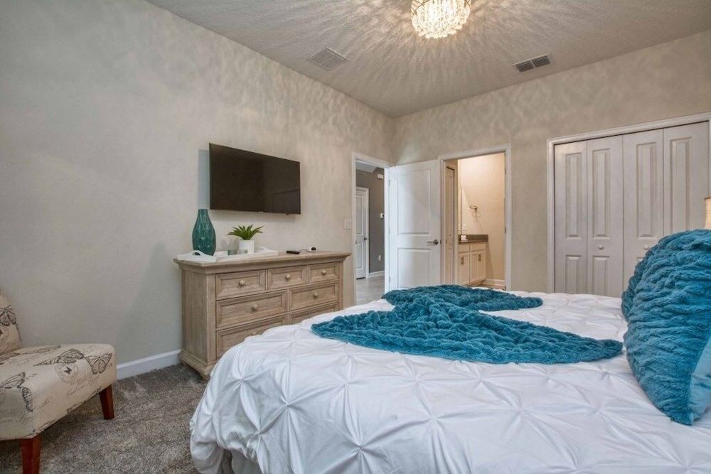 House, 6 Bedrooms