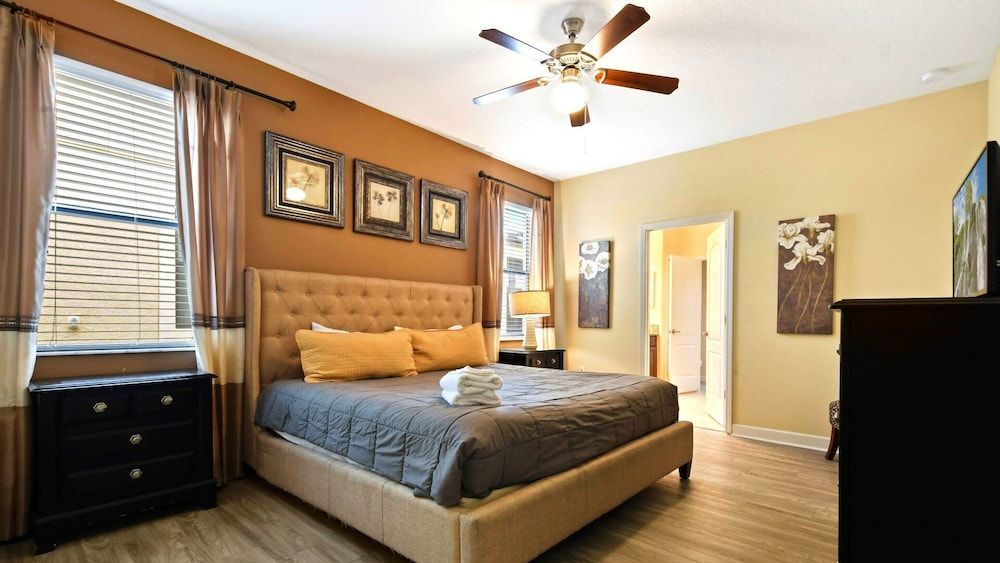 House, Multiple Beds, Pool Access (9026SM CG)