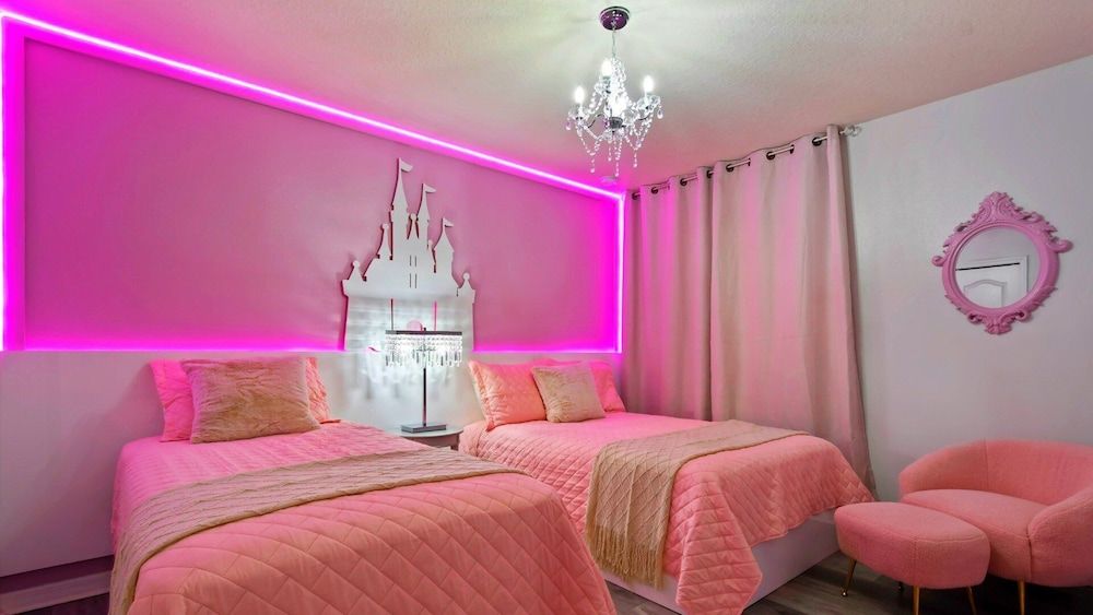 House, Multiple Beds, Pool Access (2104MW WAW)