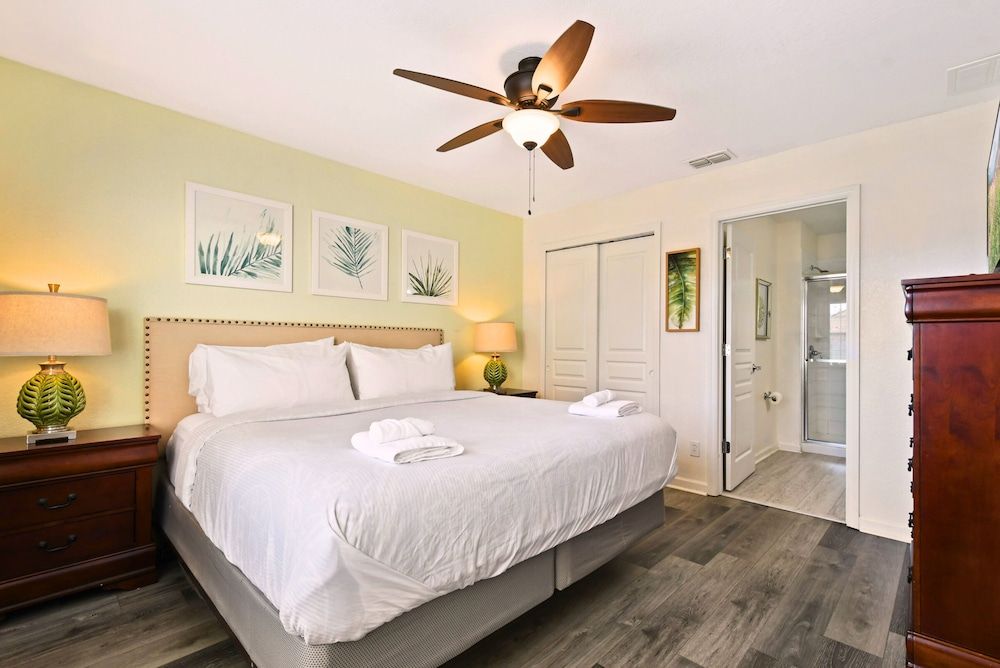 House, Multiple Beds, Pool Access, Pool View (2536HS WH)