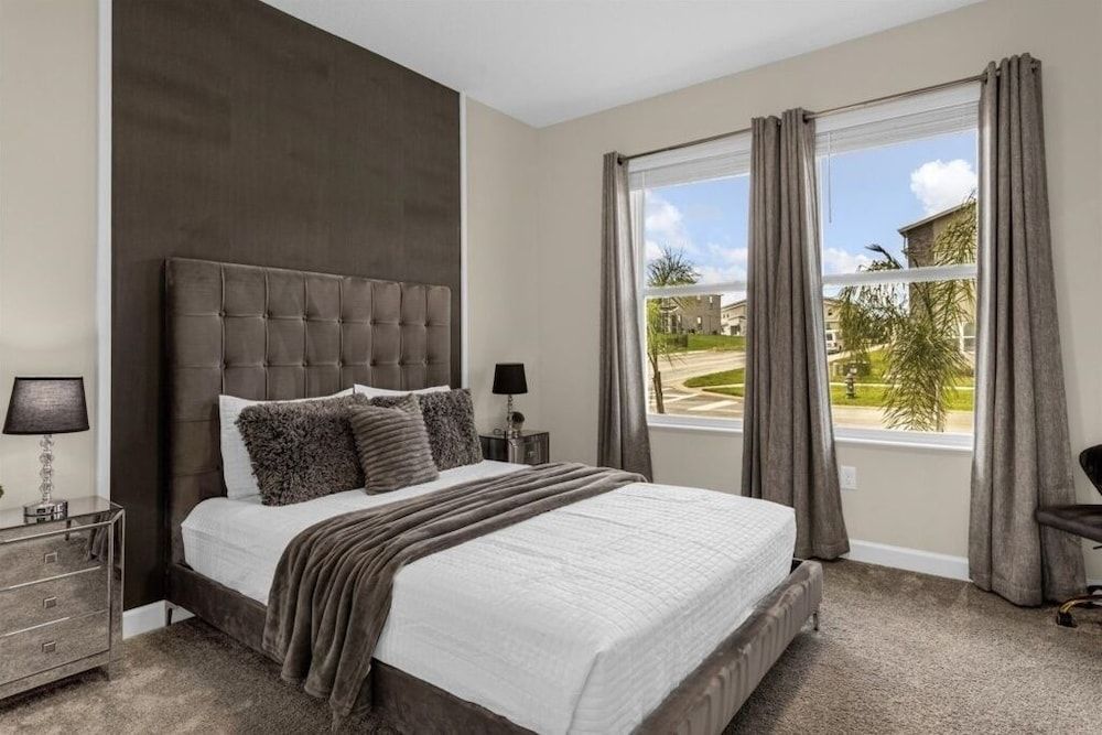 House, 6 Bedrooms