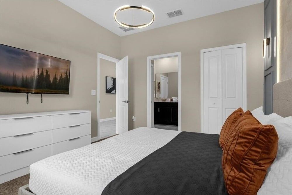 House, Multiple Bedrooms