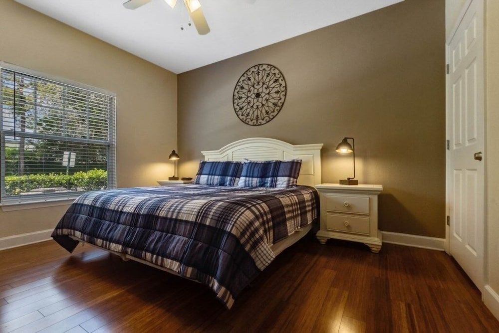 4 Bedrooms S / Lucaya Village Townhouse by RedAwning Townhome, 4 Bedrooms 2