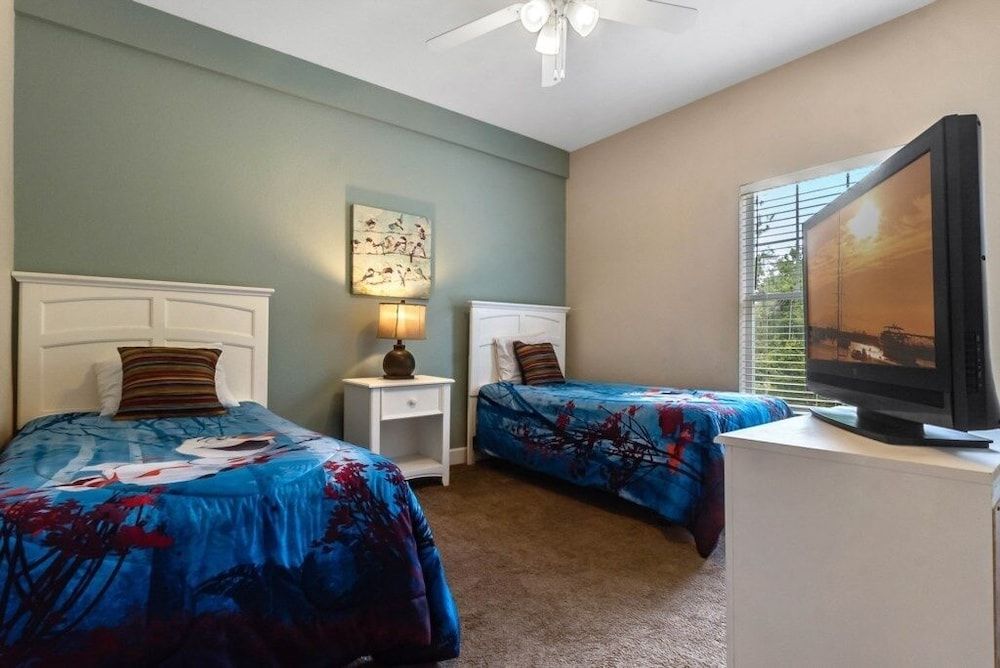 4 Bedrooms S / Lucaya Village Townhouse by RedAwning Townhome, 4 Bedrooms 4