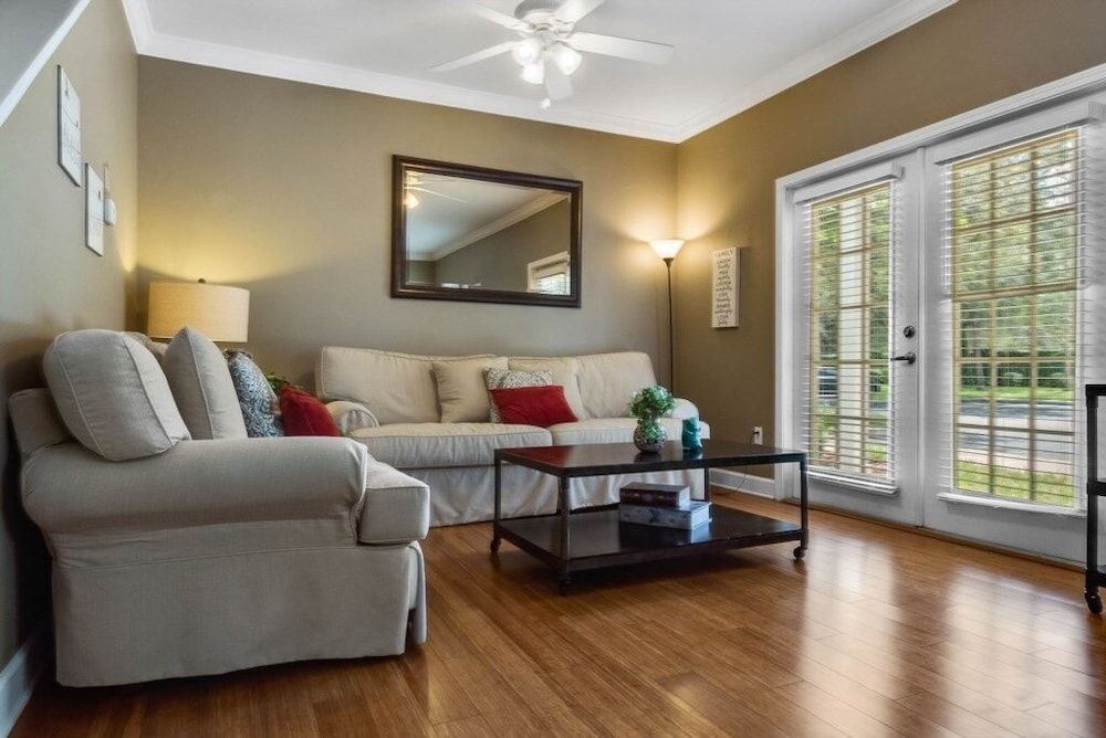 4 Bedrooms S / Lucaya Village Townhouse by RedAwning Townhome, 4 Bedrooms 10