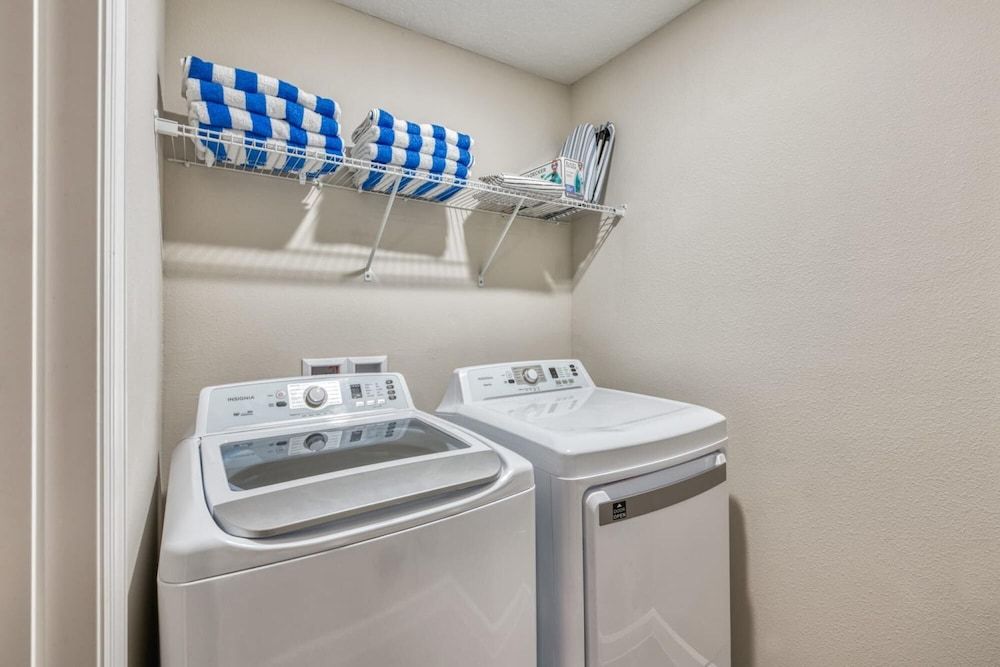 Stylish 4 Bedroom Home 10 min From Disney Villa 20