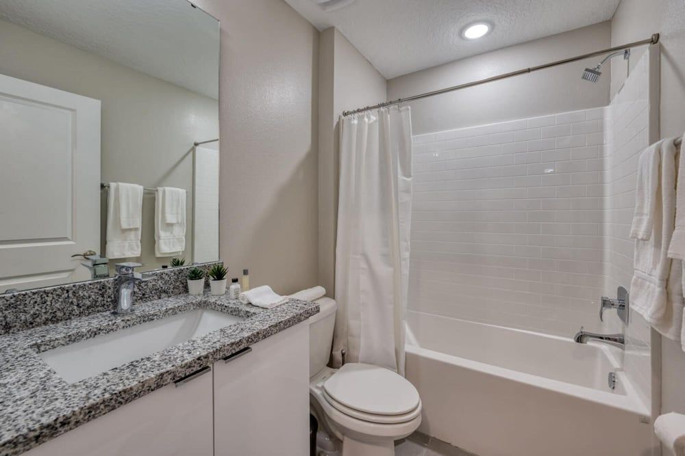 Stylish 4 Bedroom Home 10 min From Disney Villa 19