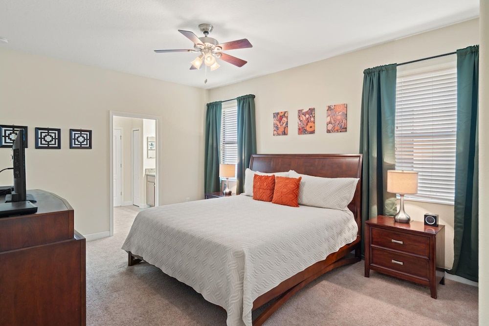 House, Multiple Beds, Pool Access (EC9111)