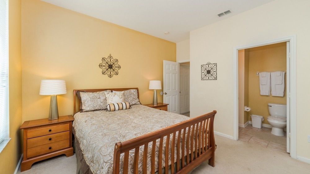 House, Multiple Beds, Pool Access (KP8038)
