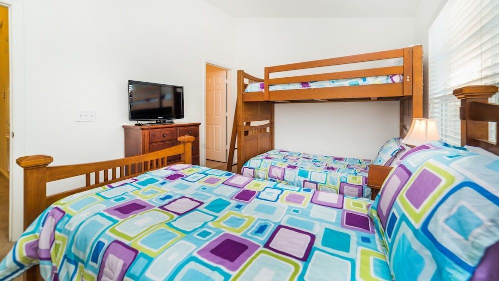 House, Multiple Beds, Pool Access (OP7652)