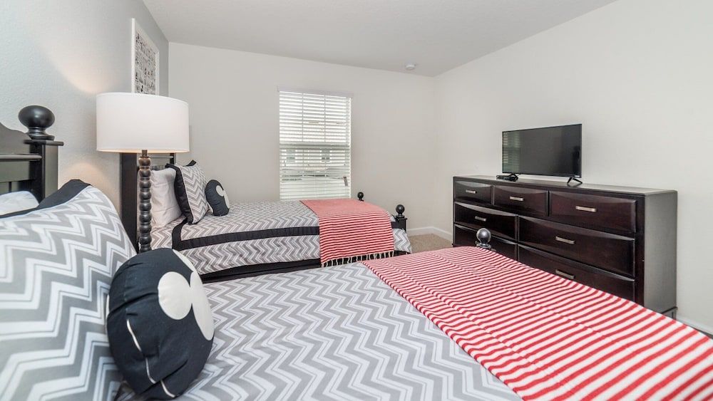 House, Multiple Beds, Pool Access (JLT3076)