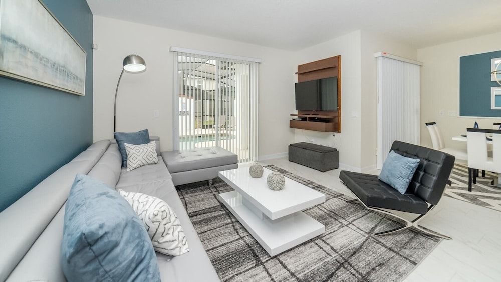 House, Multiple Beds, Pool Access (JLT3076)