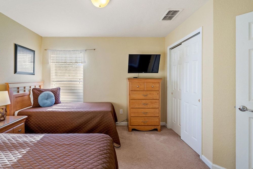House, Multiple Beds, Pool Access (PW2605)