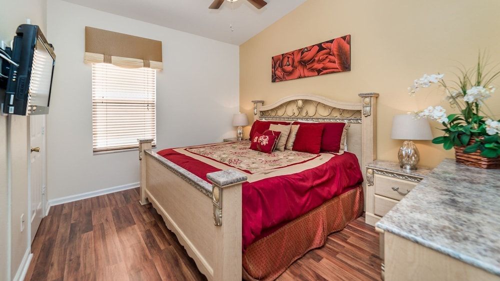 House, Multiple Beds, Pool Access (FP8157)