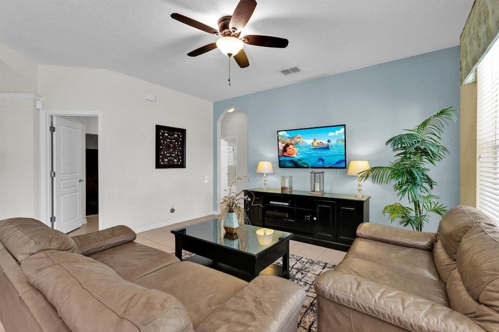 House, Multiple Beds, Pool Access (GRS7756)