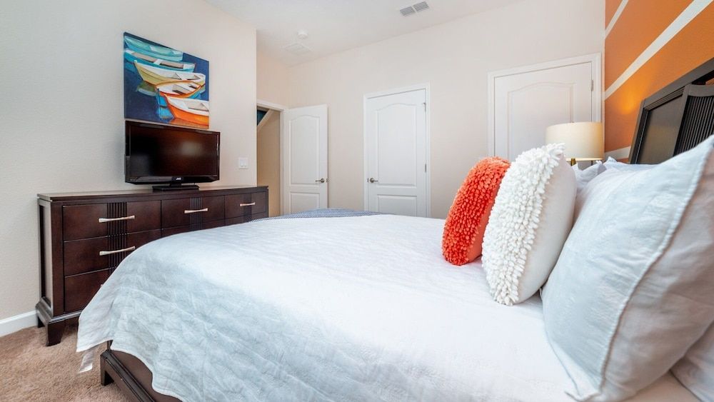 House, Multiple Beds, Pool Access (BCH3027)