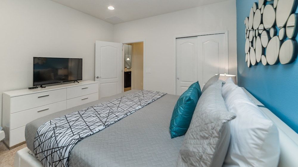 House, Multiple Beds, Pool Access (RHS9026)