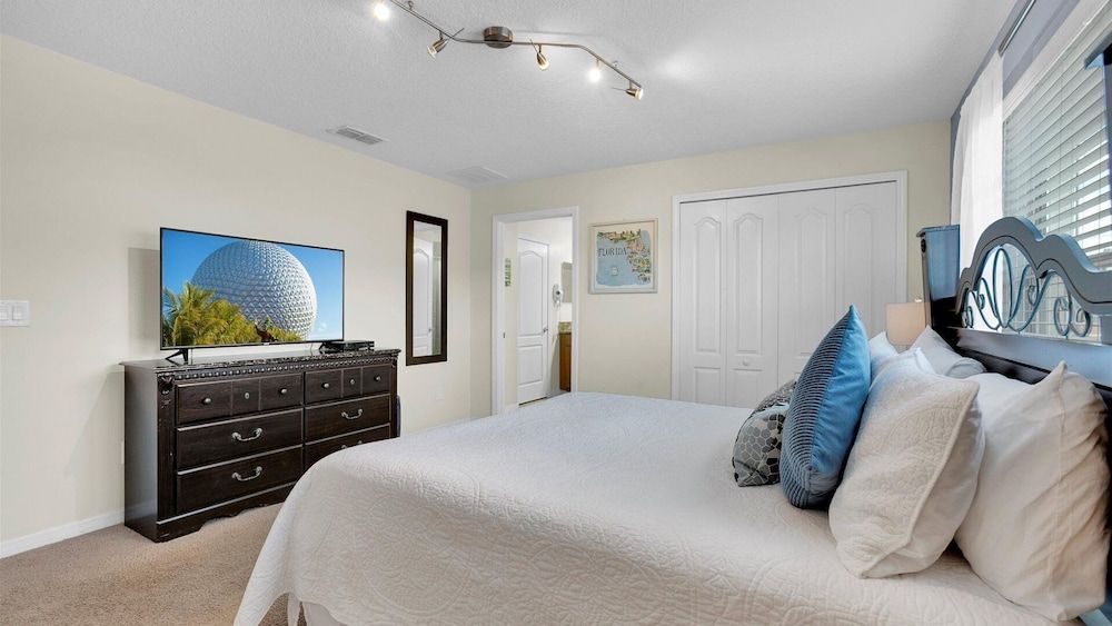House, Multiple Beds, Pool Access (CAL8959)
