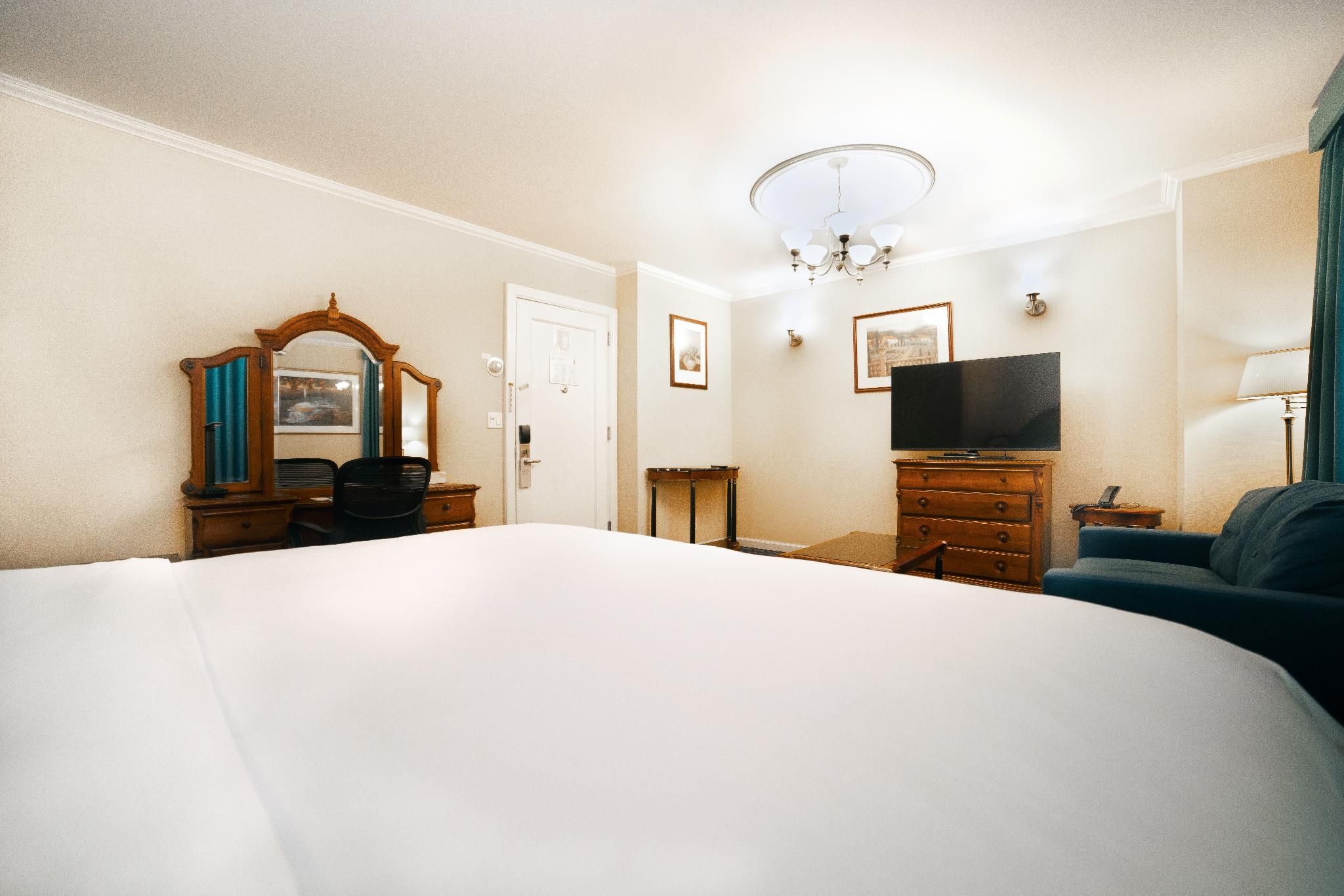 City View - 1 King Bed
