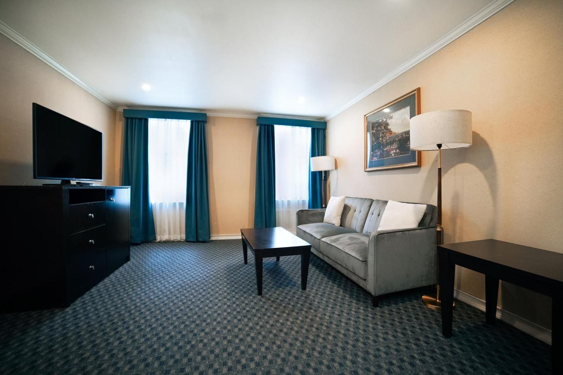 CITY VIEW - ACCESSIBLE - 2 QUEEN BEDS