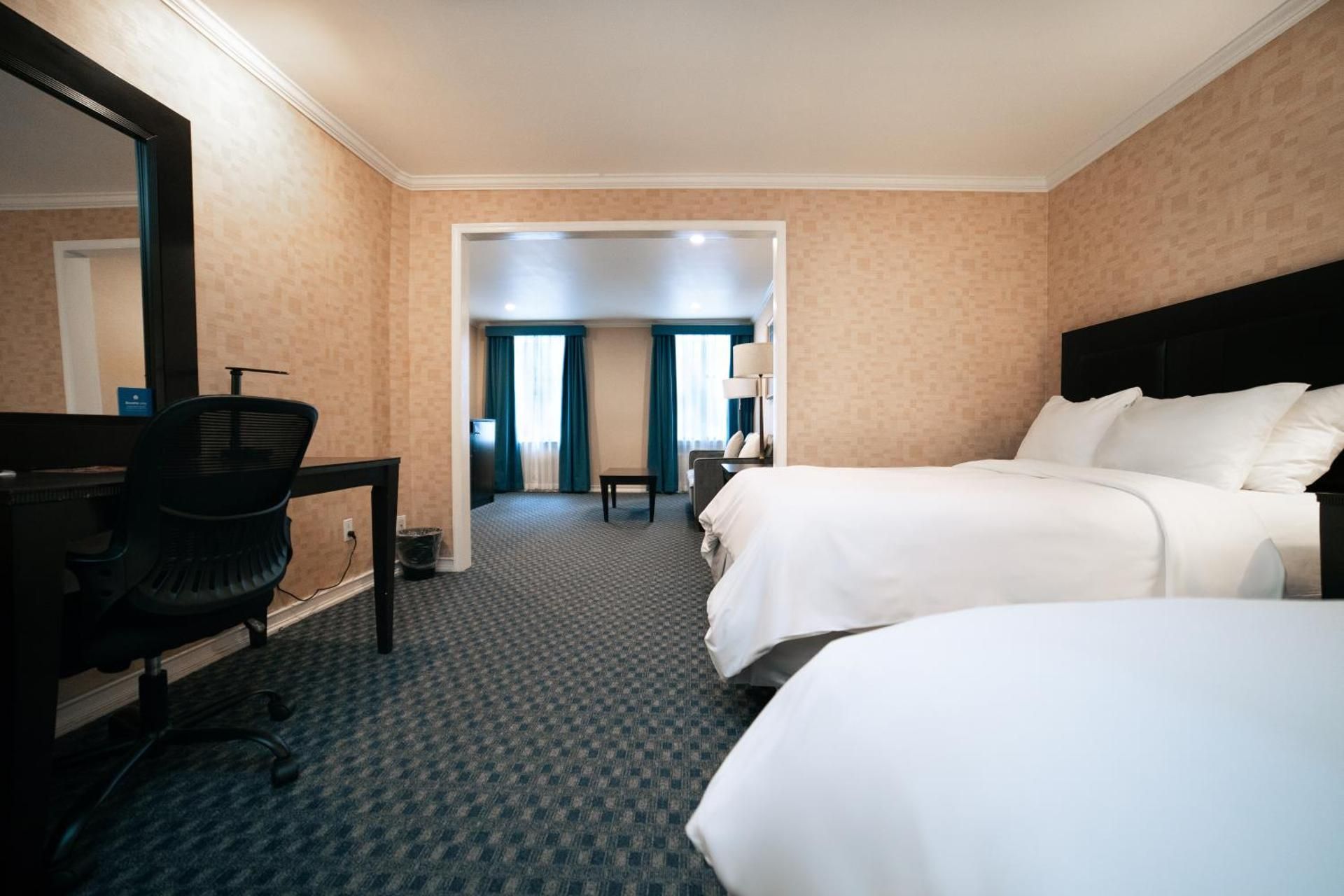 CITY VIEW - ACCESSIBLE - 2 QUEEN BEDS