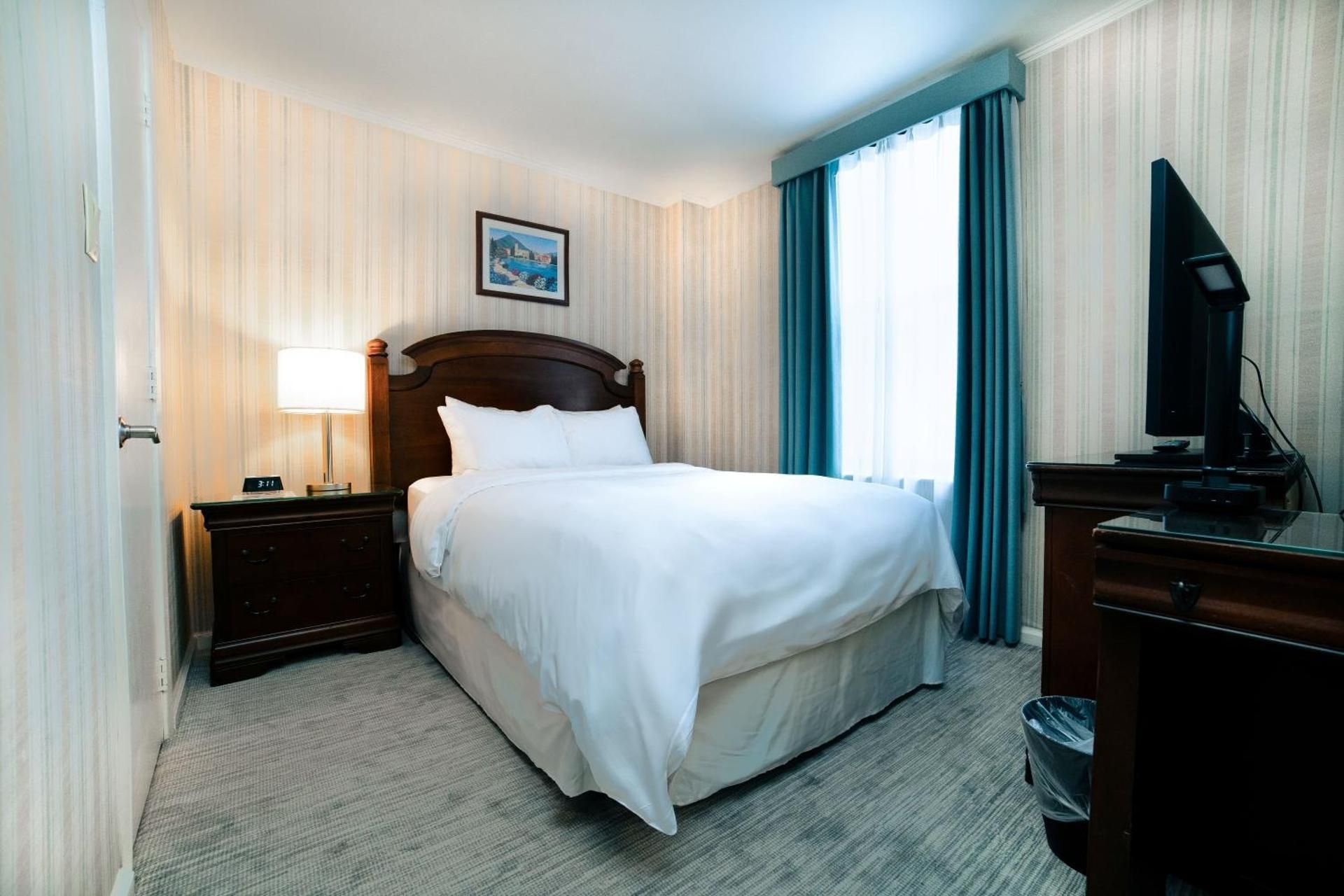 High Floor - 1 Full Bed