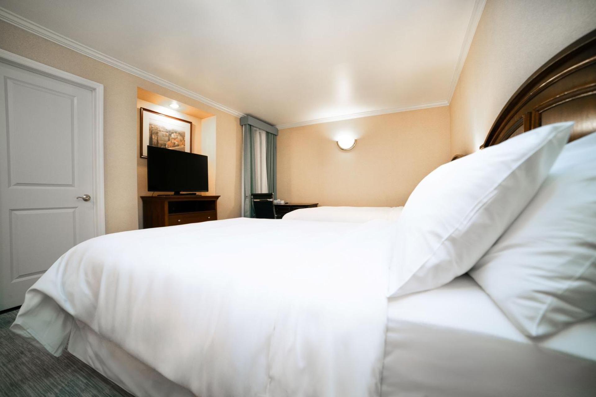 High Floor - 2 Full Beds