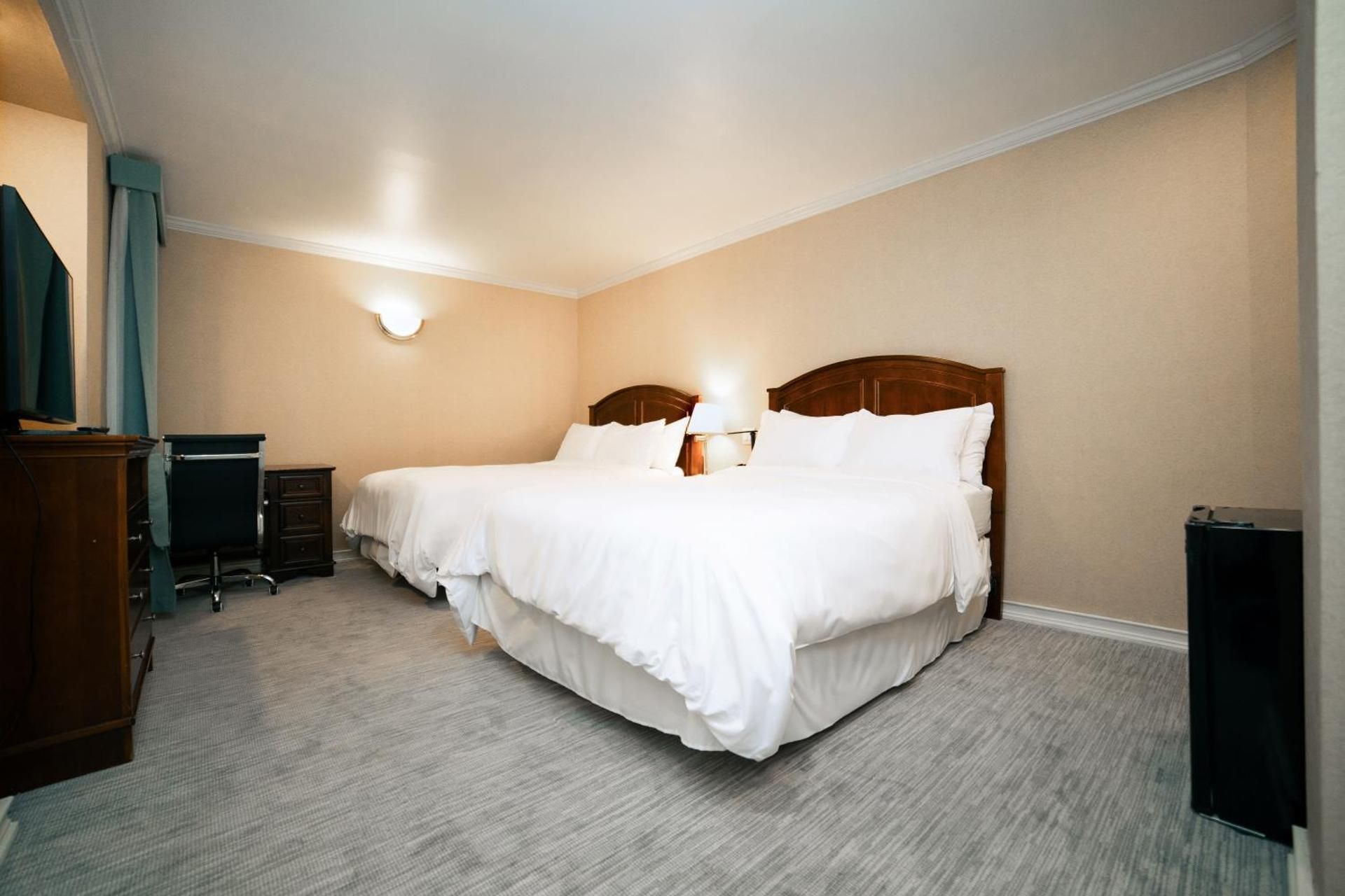 High Floor - 2 Full Beds