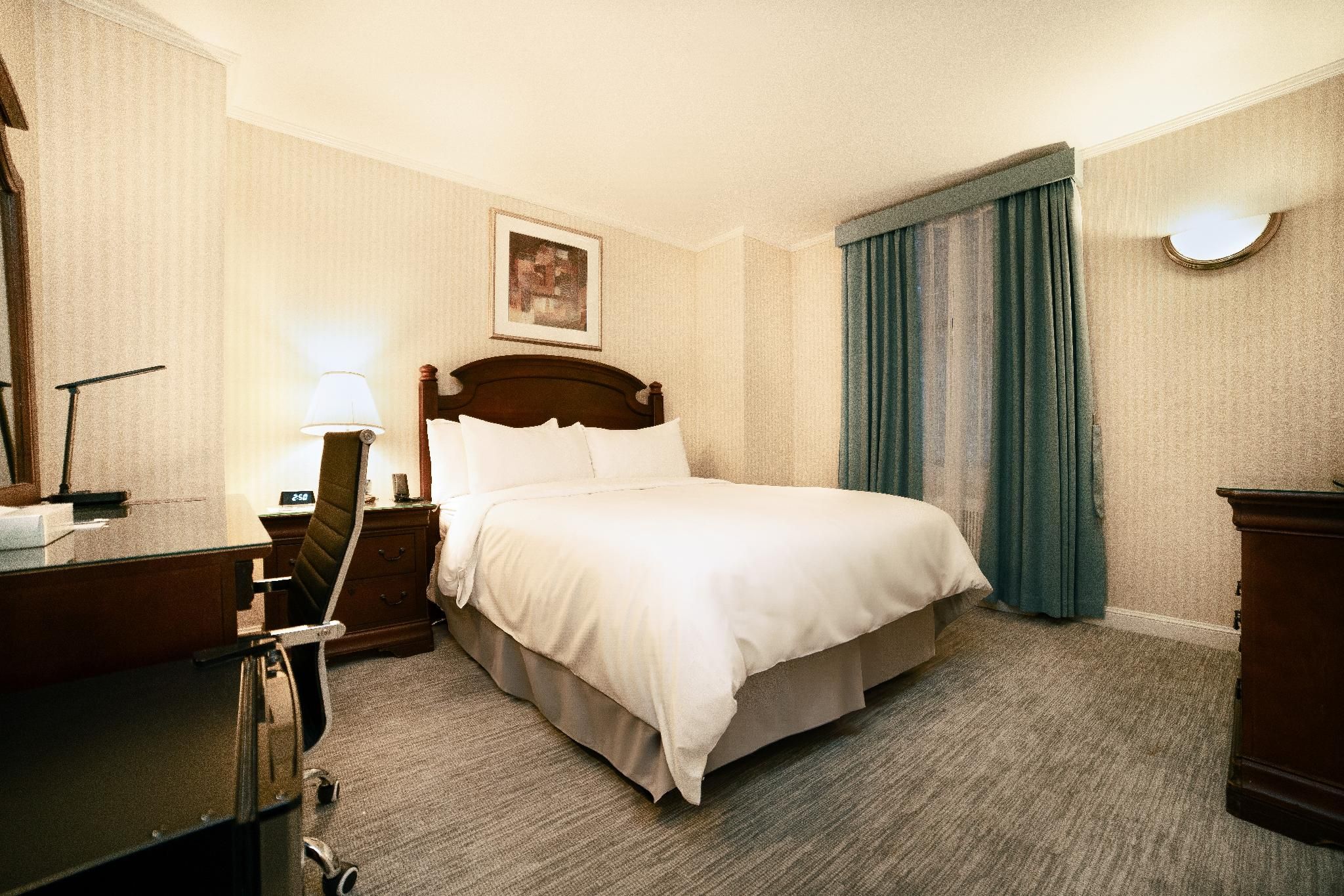 High Floor - 1 Queen Bed
