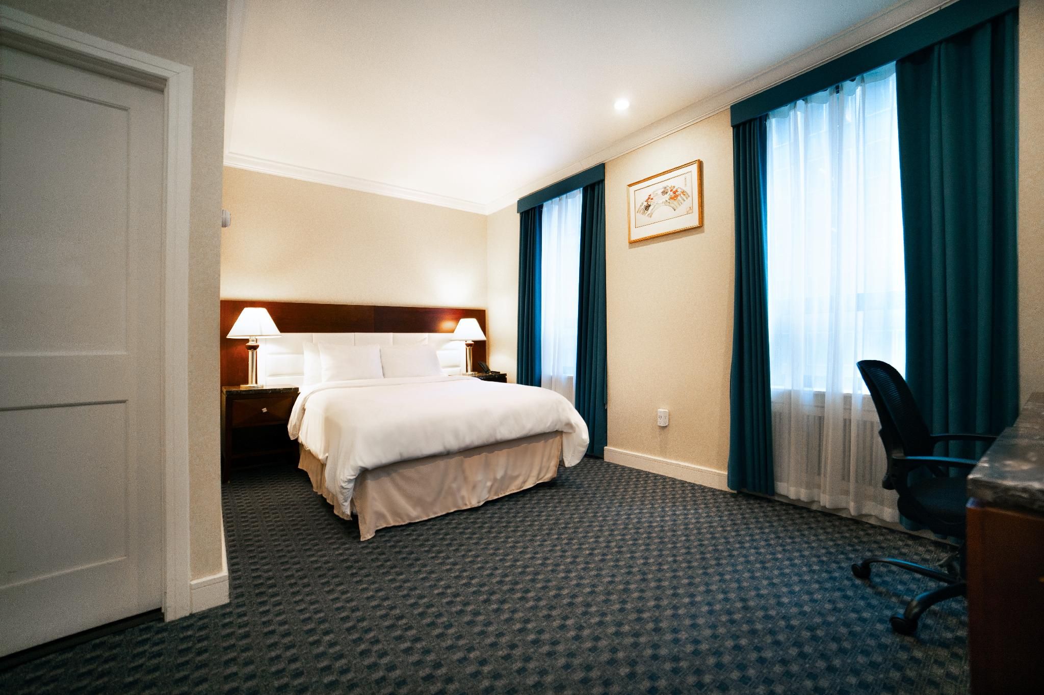 City View - 1 Queen Bed