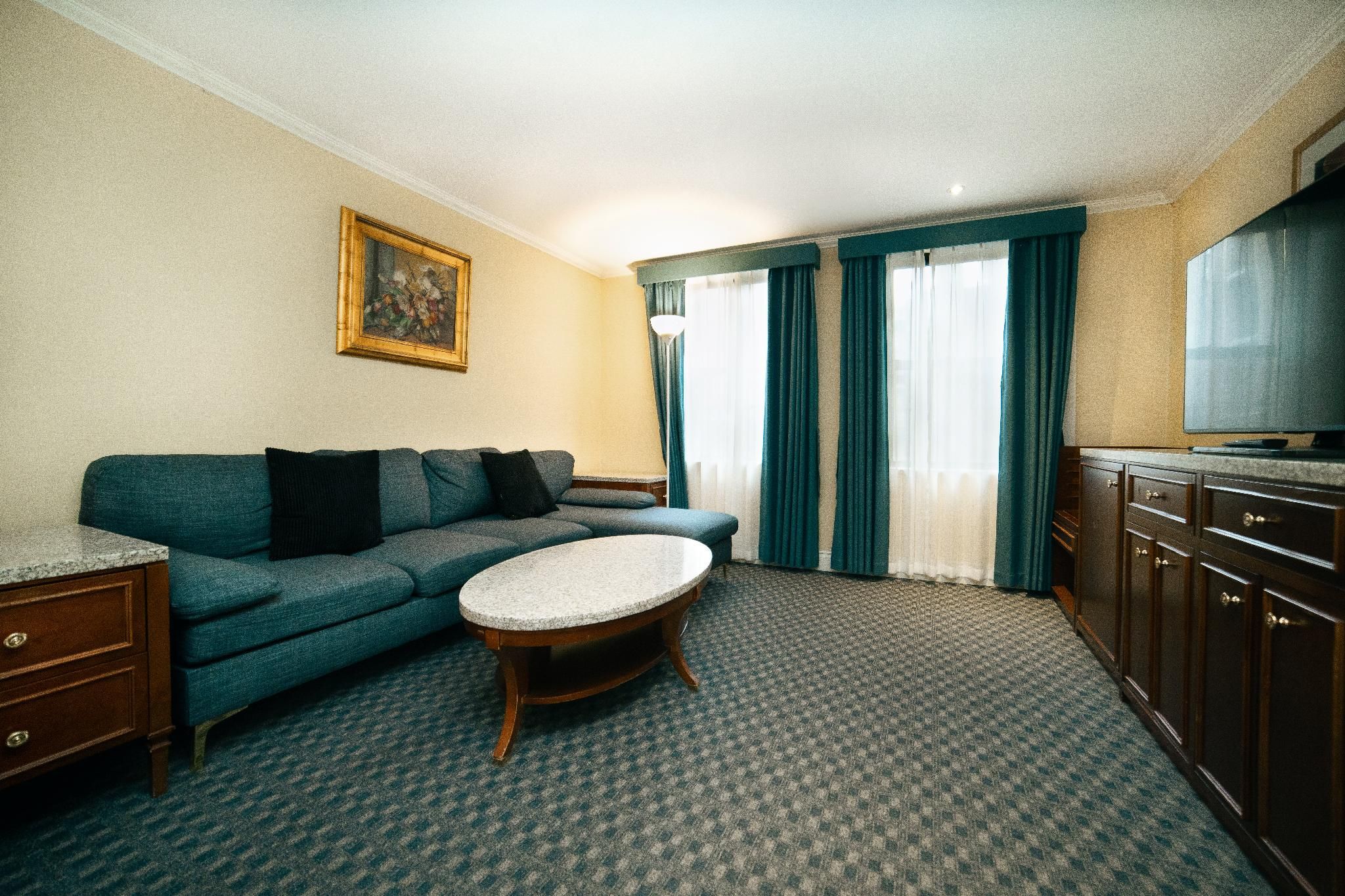 2 Full Beds Suite